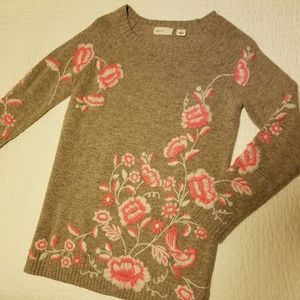 Sleeping on snow sweater